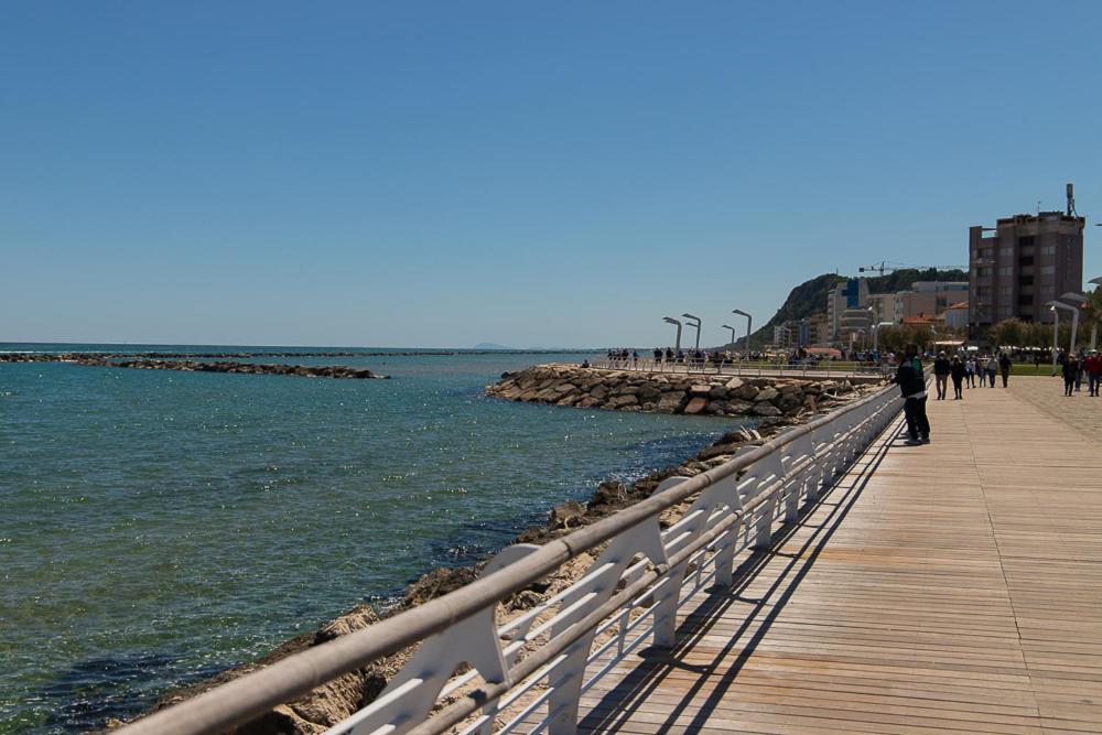 Zara D'Amare A Pesaro 10 Metri Dalla Spiaggia By Yohome Exteriör bild
