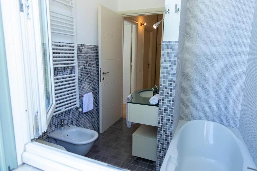 Zara D'Amare A Pesaro 10 Metri Dalla Spiaggia By Yohome Exteriör bild