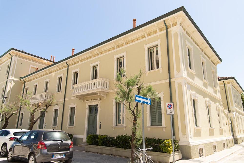 Zara D'Amare A Pesaro 10 Metri Dalla Spiaggia By Yohome Exteriör bild